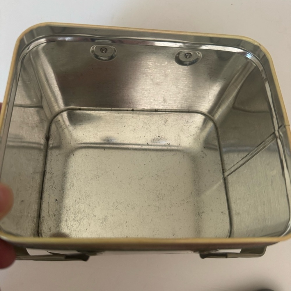 J & P COATS Vintage Tin Sewing Thread Box - Picture 6 of 15